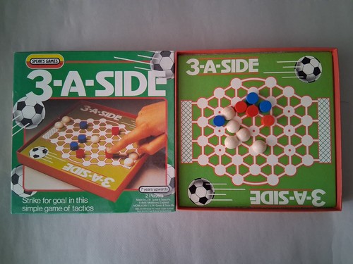 Vintage football board game - board,